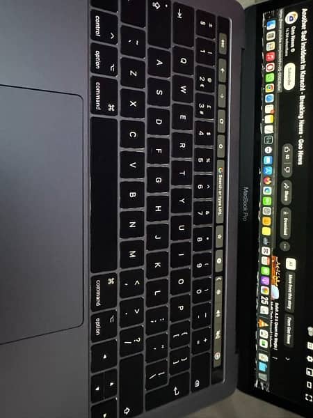 Macbook pro 2016 With Touch Bar 8Gb Ram 256 Mac SSD 14