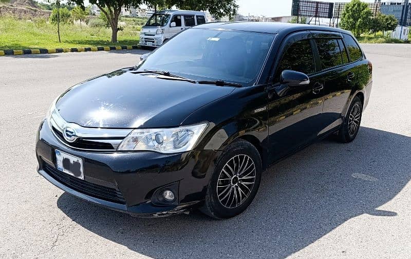 Toyota Corolla Fielder 2014 1