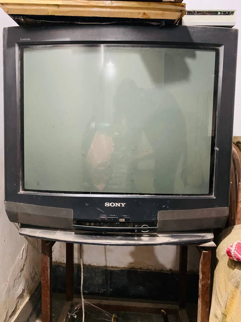 multiple tv's read description 4