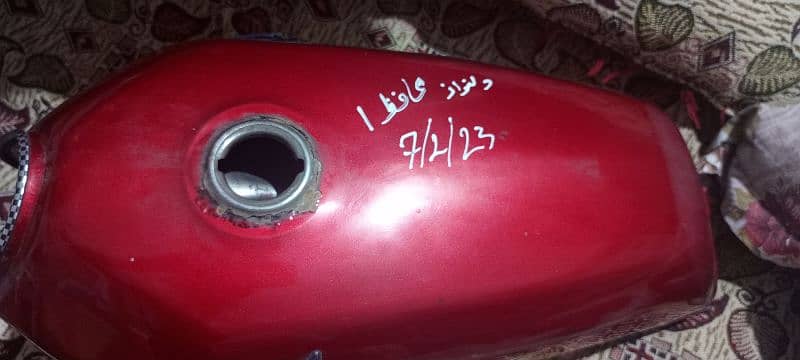 Honda 125 fuel tank for sale in a good condition 1