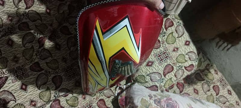 Honda 125 fuel tank for sale in a good condition 2