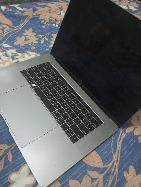 MacBook 2018 A1990 board not working parts available 1