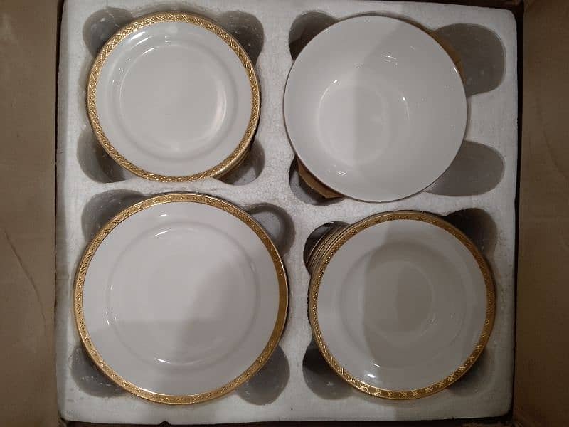 dinner set for sale ( 91 pieces ) 1