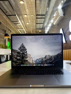 MacBook Pro 2017 - 15 - 16/512GB - Touchbar