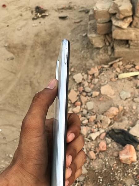 vivo y20 condition 10 by 10 ha 4/64 ram ha 3