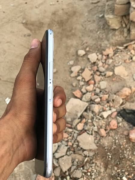 vivo y20 condition 10 by 10 ha 4/64 ram ha 6