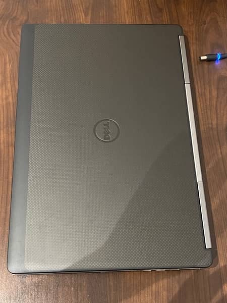 Dell Precision 7710 Workstation aka Gaming laptop 4