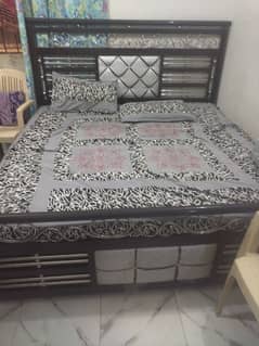 king size iron bed with matrass new good condition