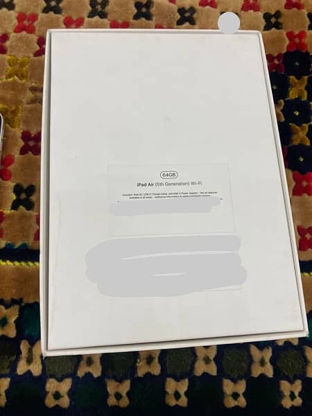 iPad Air 5  M1 chip Starlight 64GB complete box . 5