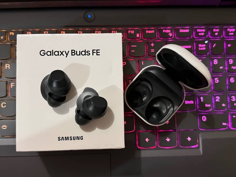 Samsung Original Galaxy Buds FE just Box Open 1