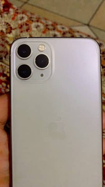 iphone 11 pro 4