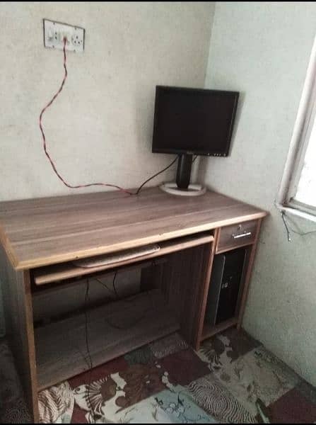 computer table available for sale 1