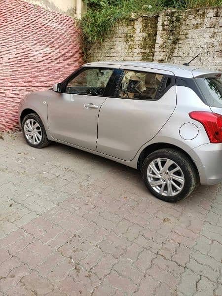 Suzuki Swift 2022 . GL CVT . Automatic . Full new condition. 5