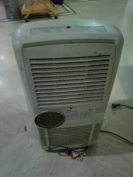 portable AC 2300watts  Delongi Brand 2