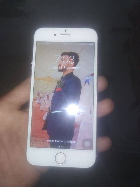 bhai phone ok ha sirf lock buten kam nahe kar ta bas baki OK ha 1