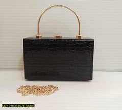 Women Classics Bag in black color