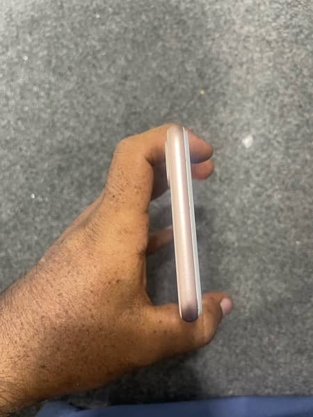 iphone 8 Plus ( gold ) 3