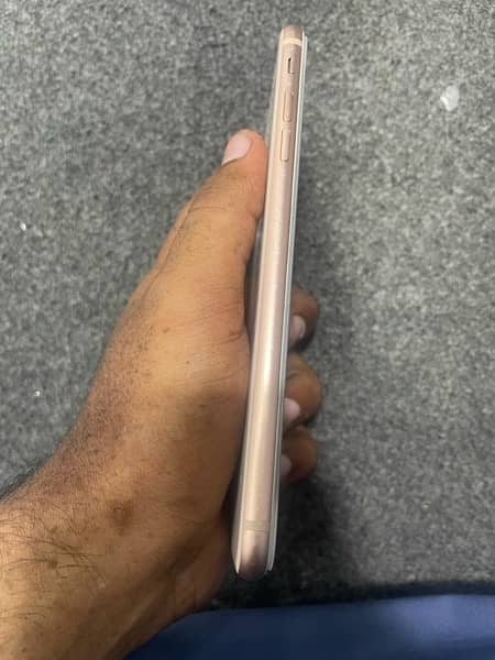 iphone 8 Plus ( gold ) 4