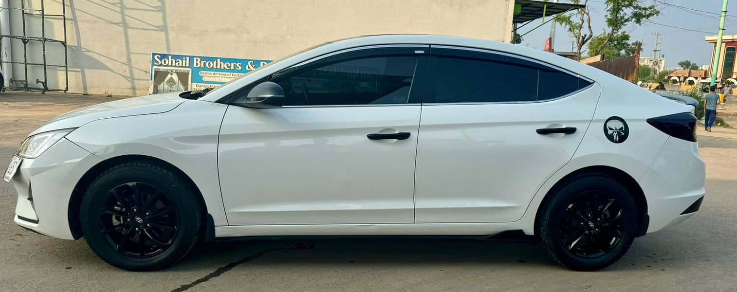 Hyundai Elantra Model 2021 (new rims)100%  original condition 5