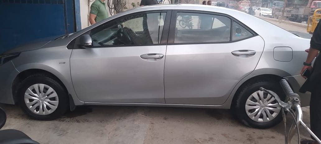 Toyota Corolla GLI 2015 VVTI 1.3 Automatic 2