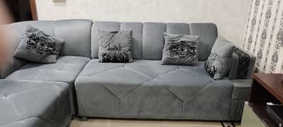 L shaped sofa in almost new condition