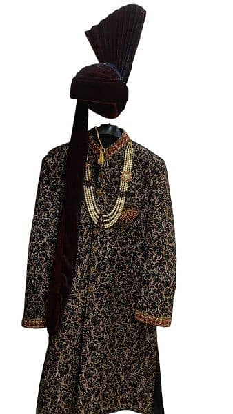 grooms sherwani with kulla and beautiful neck mala 3