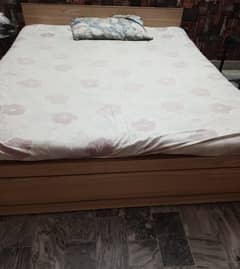 Queen Size Laminated Bed with mattress