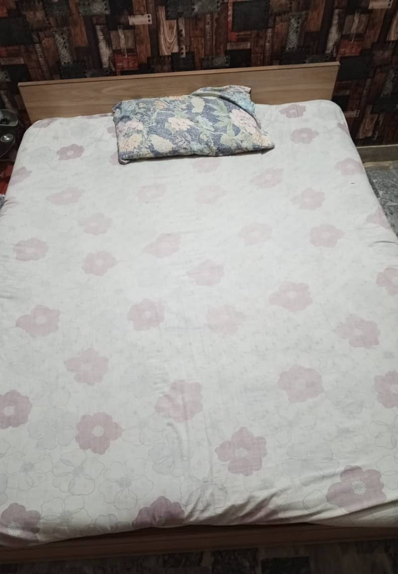 Queen Size Laminated Bed with mattress 5