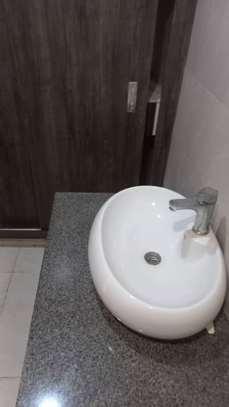 STUDIO FLAT EXCELLENT GOOD NEW CONDITION FLAT FOR RENT IN BAHRIA TOWN LAHORE 4