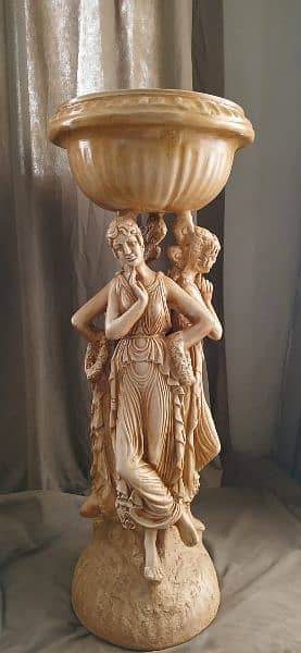 Three lady vase 1