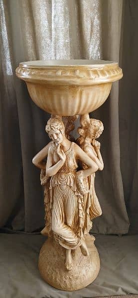 Three lady vase 3