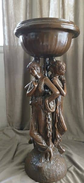 Three lady vase 4