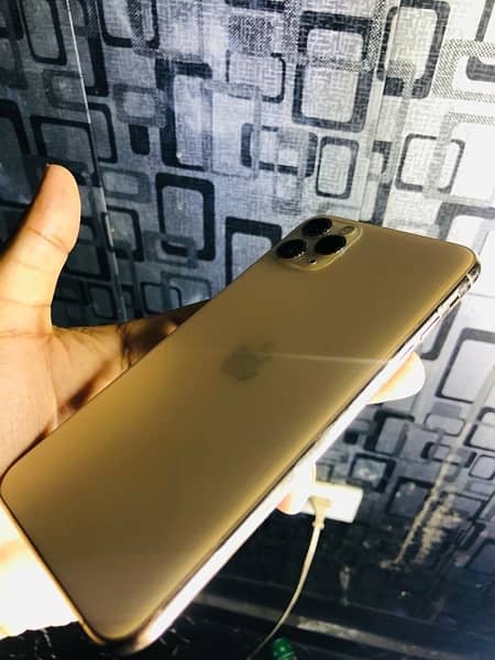 iPhone 11 Pro Max GOLD 2