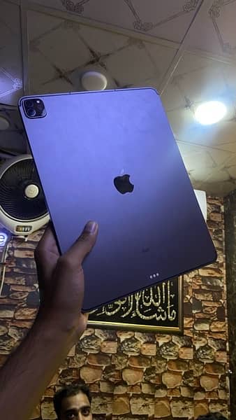 Apple iPad Pro 12.9  2020 M1 chip 256GB 0