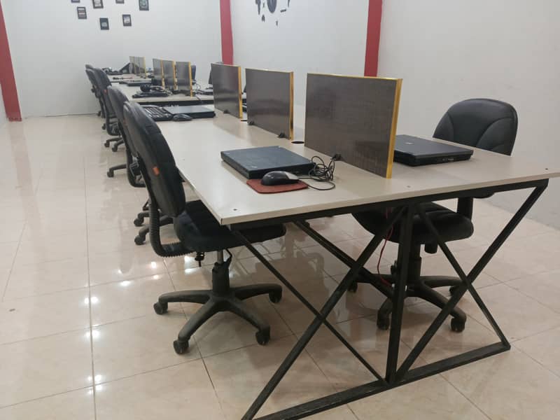 Modern Workstation for 6-8 Agents 5