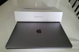 Macbook Air M1 Model 2020- 8gb/256 -13 inch  less than 1 month use