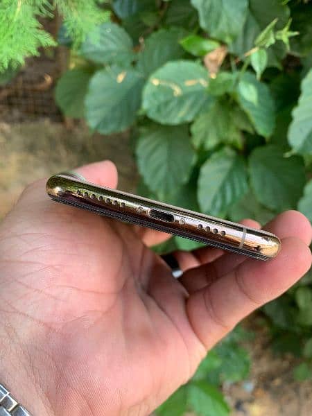 iphone xs max 4