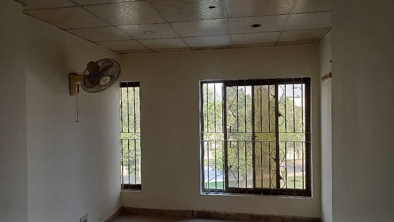 1 BED NEW EXCELLENT CONDITION GOOD FLAT FOR RENT IN BAHRIA TOWN LAHORE 7