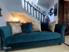 selling my sofa. 0