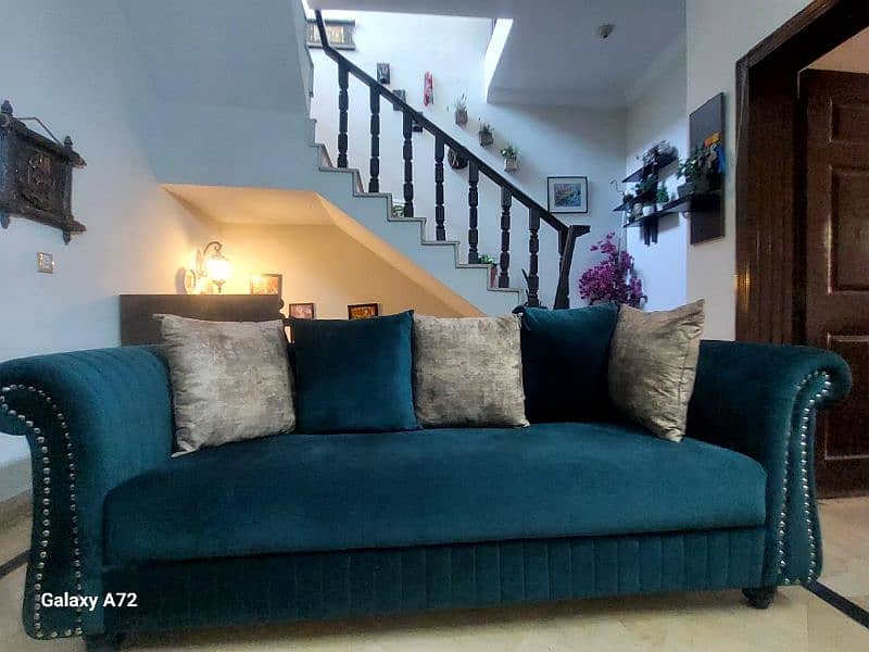 selling my sofa. 1