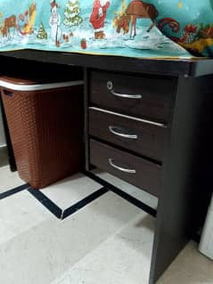 Table : Office / Gaming Table