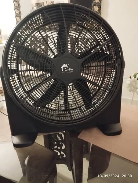 Fan for sale rearly used 1