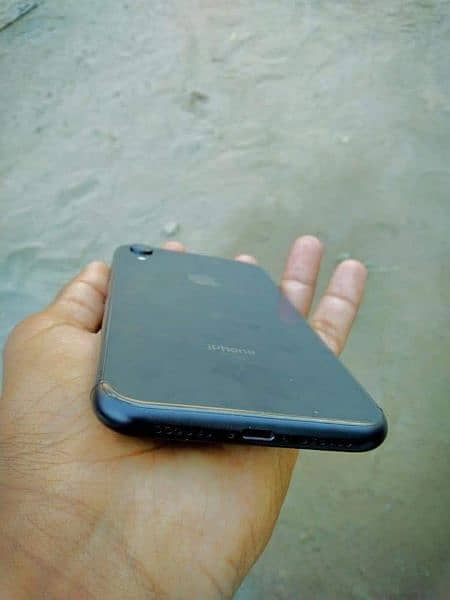 iPhone xr 4