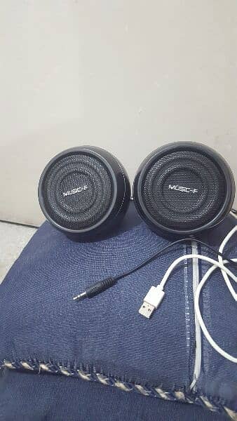 Music F speakers stereo sound 0