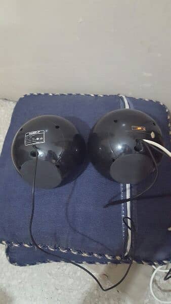 Music F speakers stereo sound 1