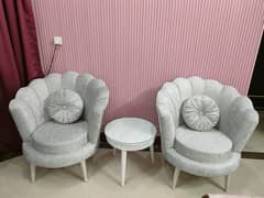 bedroom chairs with table