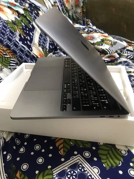 MacBook Pro 2020 13” with 16/512 touchbar 1