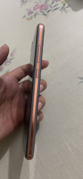 nokia 8.1 4gb ram, 64gb rom, dual sim, with box. minor glass cracked 4