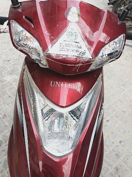 United Scooty 100c only 2000 km Chali hue hai. light sa dant hai. 0