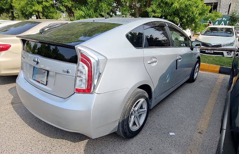 Toyota Prius 2015 1